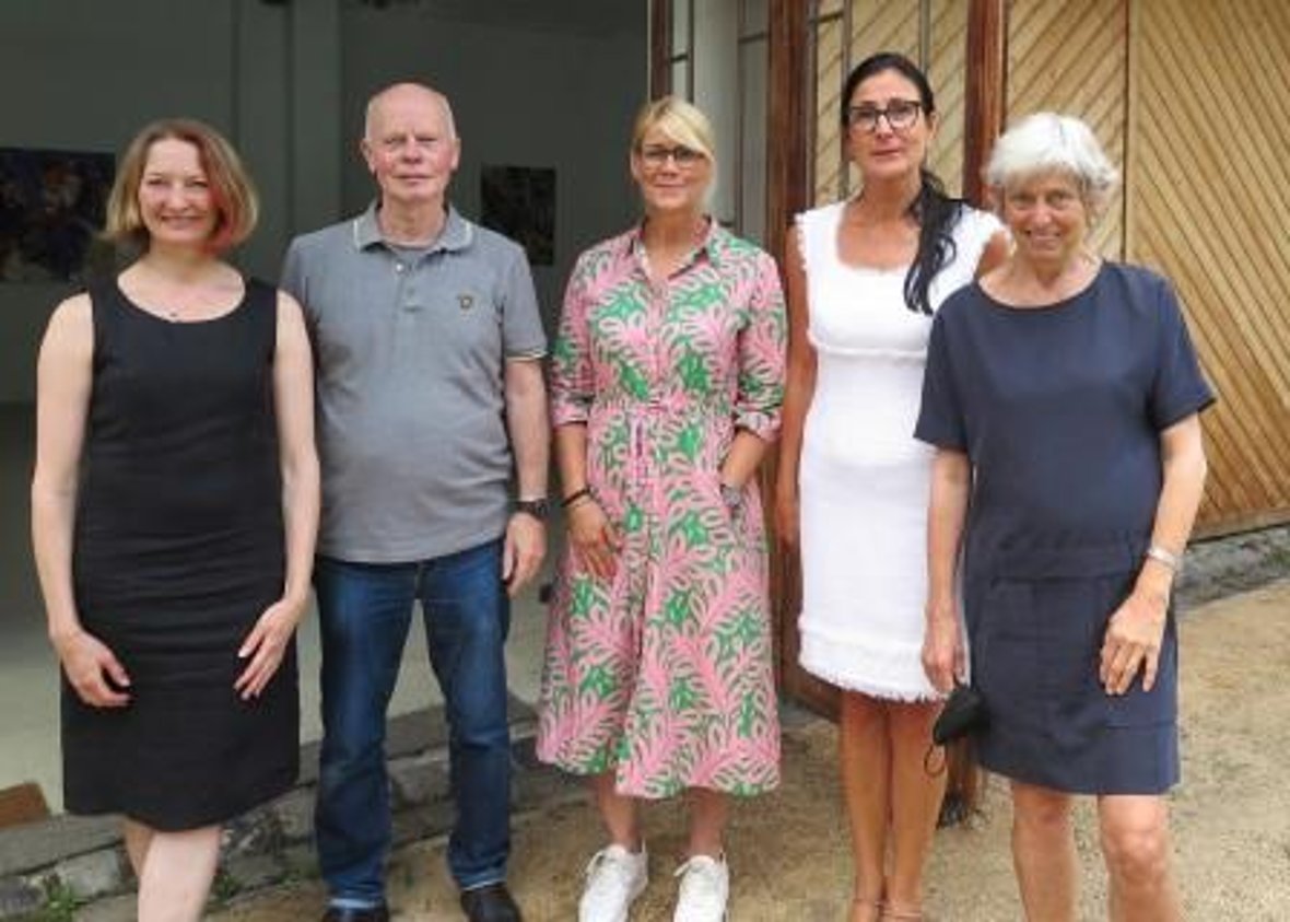 Atelier MOJA: (v.r.) Monique Jacquemin mit Marcela Beran, Kirsten Abersfelder, Thomas Focken, Claudia Marx. (Foto: Gemeinde Wachtberg/mm)