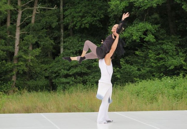 Tanzperformance von Lotta Svalberg und Pascal Sani auf der großen Open-Air-Bühne. (Foto: Gemeinde Wachtberg/mm)