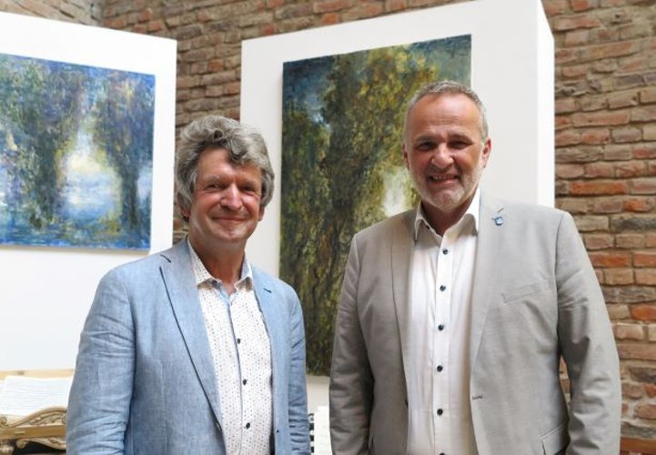 Eröffnungskonzert: Gastgeber Michael Franke (li.) mit Bürgermeister Jörg Schmidt. (Foto: Gemeinde Wachtberg/mm)