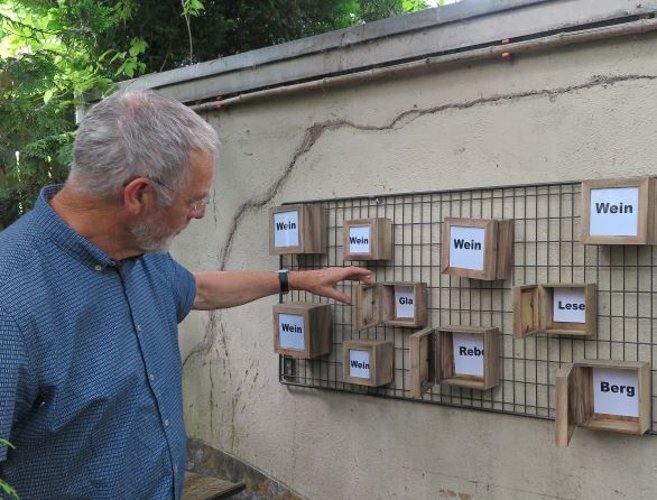 Monika Clevers Installation ""Weinreich". (Foto: Gemeinde Wachtberg/mm)