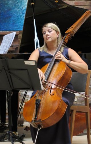 Natalia Kazakova an der Campanula. (Foto: Gemeinde Wachtberg/mm)