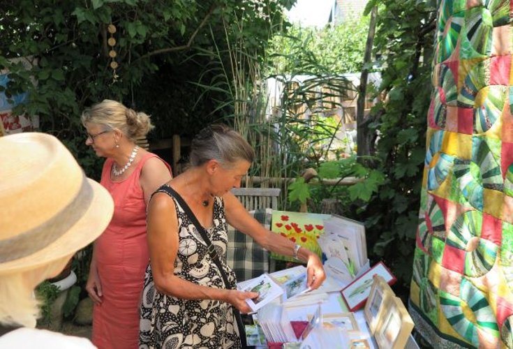 Grimm Nb.: Aquarelle und Karten von Ingrid Federer und Patchwork von Geertje Theis. (Foto: Gemeinde Wachtberg/mm)