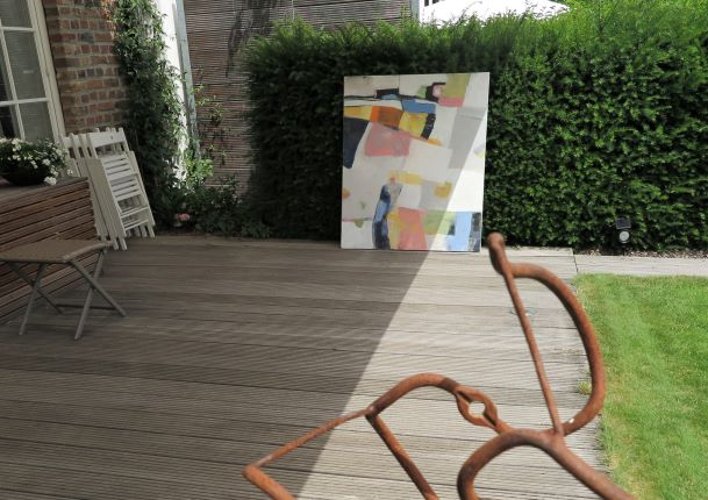 Auf der Terrasse – „Golden Gate Park“ (Acryl). (Foto: Gemeinde Wachtberg/mm)