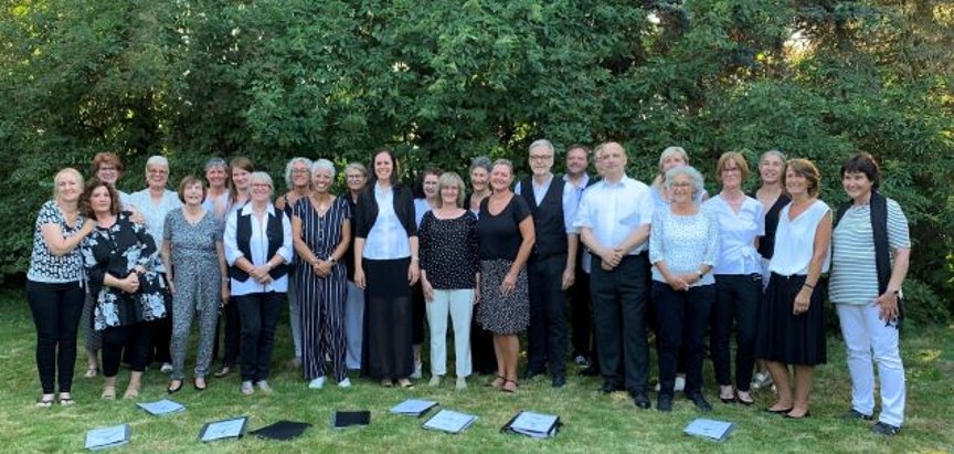 Chor Navicula - Konzert im Garten des Künstlers Michael Franke. (Foto: Gemeinde Wachtberg/mm)