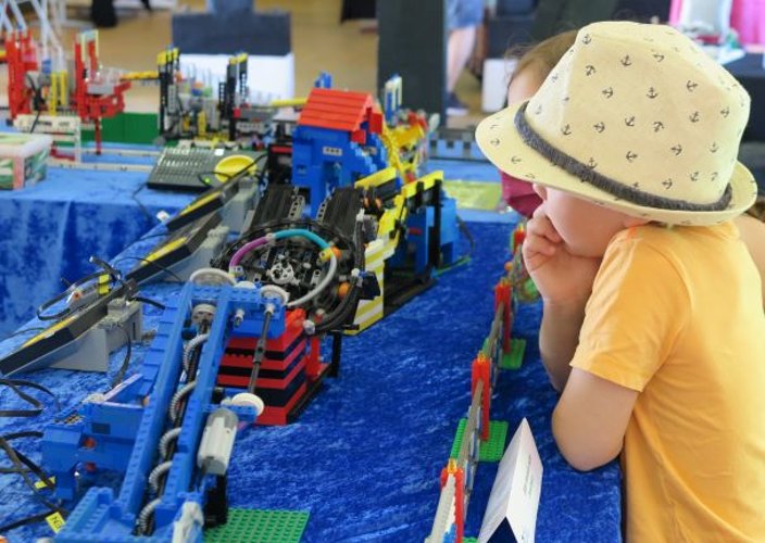 Die „Great Ball Contraption“, eine riesige Kugelbahn, ließ die Herzen von Groß und Klein höherschlagen. (Foto: Gemeinde Wachtberg/mm)