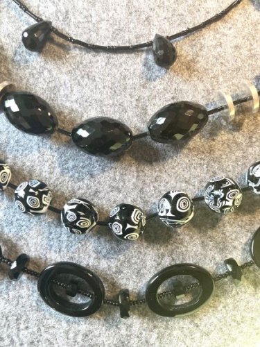 Schmuck von Anne Mahn. (Foto: Gemeinde Wachtberg/mm)
