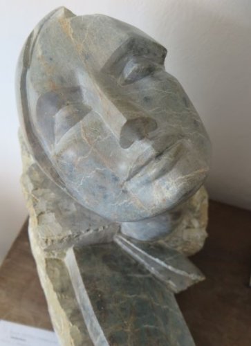 Aus Stein/Steatit „Gedanken“ von Beate Meffert-Schmengler. (Foto: Gemeinde Wachtberg/mm)