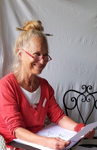 Monika Clever überraschte ihre Gäste wieder mit interessanten Texten. (Foto: Gemeinde Wachtberg/mf)