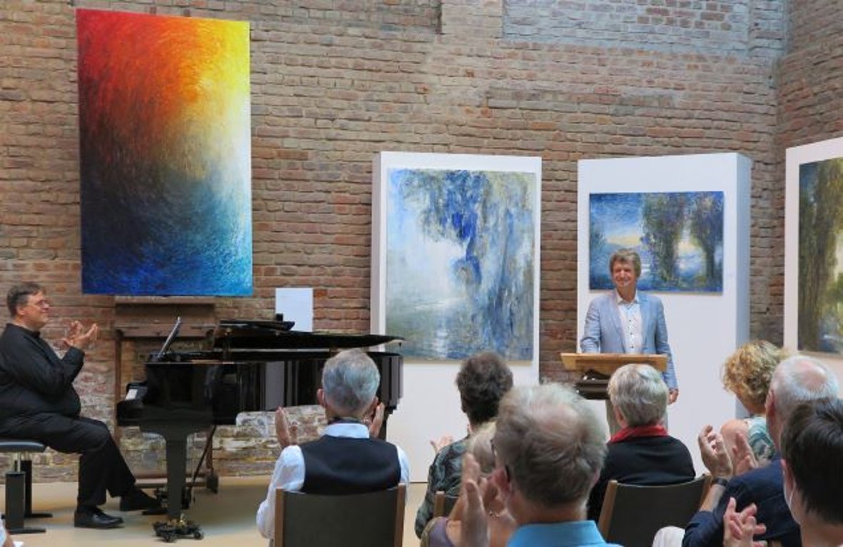 Abschlusskonzert: Der Künstler Michael Franke hatte fürs Abschlusskonzert nochmals seine schönen Atelierräume geöffnet. (Foto: Wachtberg/mm)