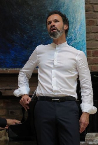 Nico Heinrich brillierte als cooler Frauenverführer. (Foto: Wachtberg/mm)