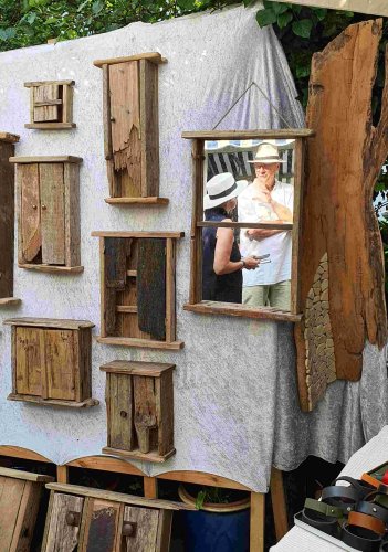Driftwood-Schränke von Andreas Grimm. (Foto: Gemeinde Wachtberg/mf)