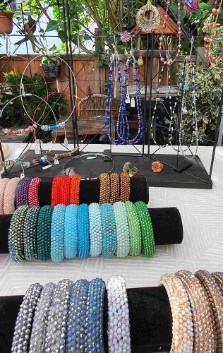 Schmuck von Jutta Galle. (Foto: Gemeinde Wachtberg/mf)