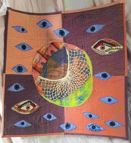 Gemeinschafts-Patchwork-Arbeit mit afghanischer Stickerei. (Foto: Gemeinde Wachtberg/mf)