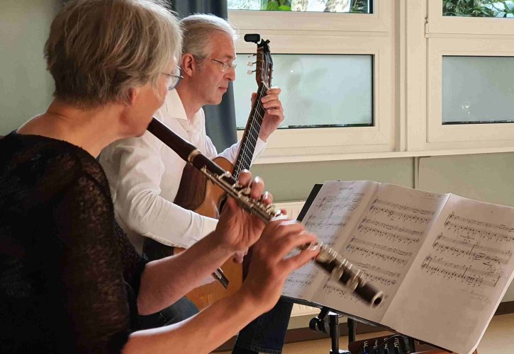 Konzentriertes Spiel des Duo Nuances. (Foto: Gemeinde Wachtberg/mf)