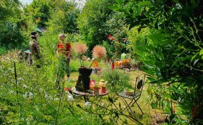 Tonkreationen: Blick in den Garten. (Foto: Gemeinde Wachtberg/mf)
