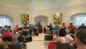 Uke Box – Ukulele-Konzert im Villiper Mühlenturm. (Foto: Gemeinde Wachtberg/mf)