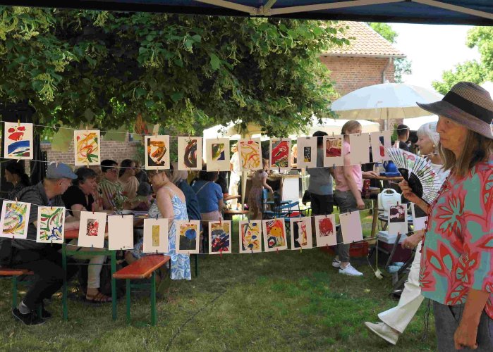 Kunst-Karten – entstanden aus einer Gemeinschaftsarbeit beim Berkumer Flüchtlings-Samstagstreff. (Foto: Gemeinde Wachtberg/mm)