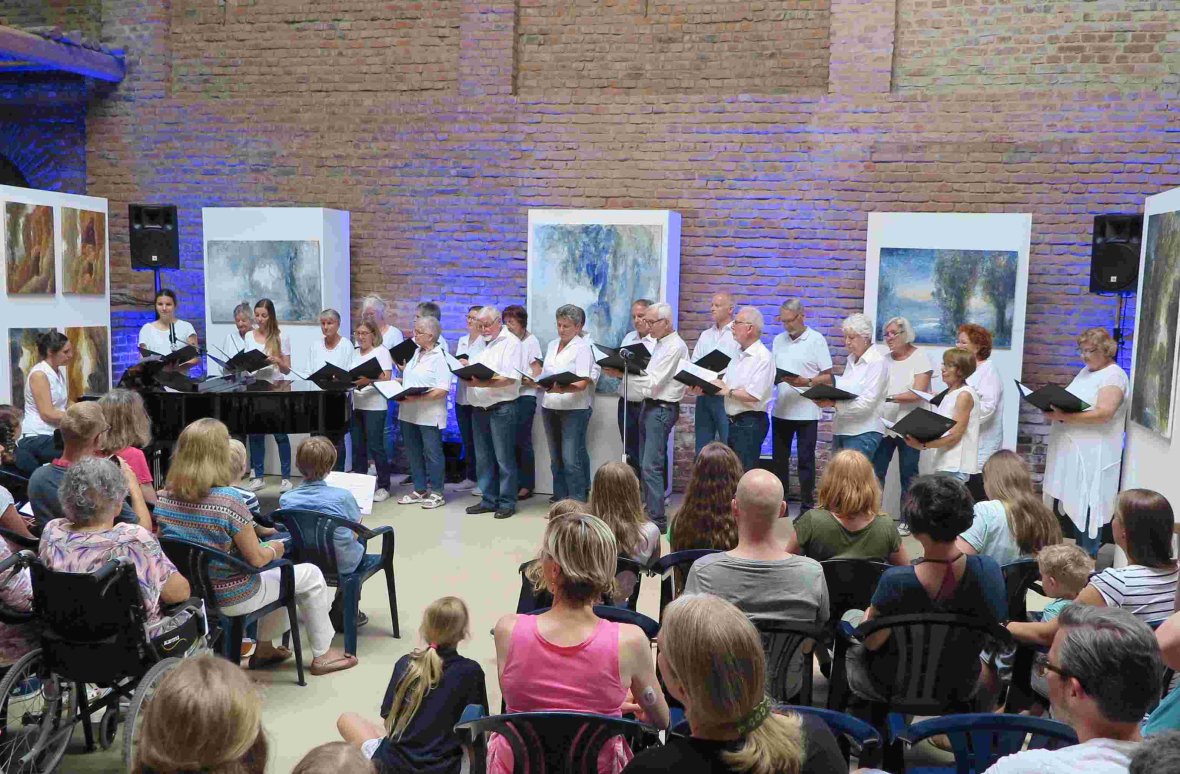 Premiere des Gesangvereins „Eintracht“ Adendorf mit ihrer neuen Chorleiterin Gabriela Pullen. (Foto: Gemeinde Wachtberg/mm)