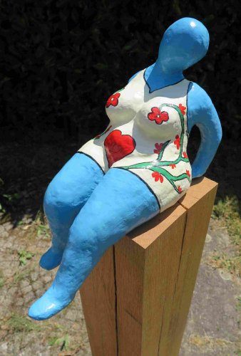 Rund & bunt: Nana-Figur von Regine Reinelt. (Foto: Gemeinde Wachtberg/mm)