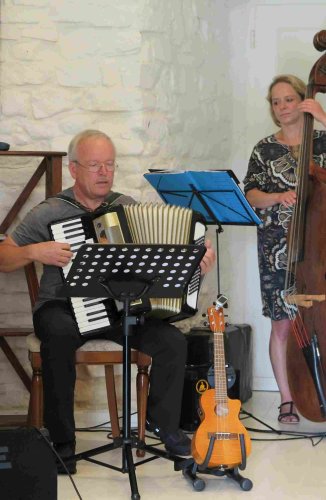 Uke Box – einige Lieder auch mit Akkordeon-Begleitung. (Foto: Gemeinde Wachtberg/mm)
