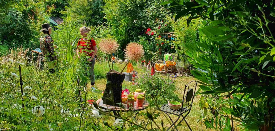 Tonkreationen: Blick in den Garten. (Foto: Gemeinde Wachtberg/mf)