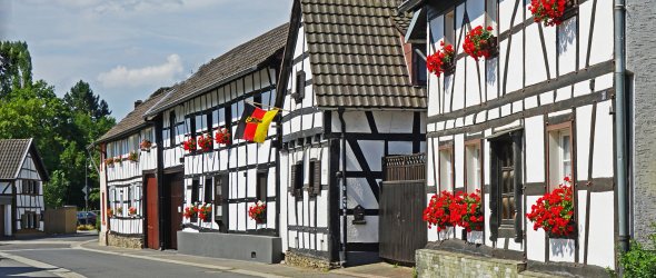 Fachwerkhäuser in Pech (Foto: Heinz Contzen) Fachwerkhäuser in Pech