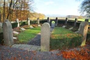 Ehrenmal am Wachtberg (Foto: Ralf Schuhmann) Ehrenmal am Wachtberg (Foto: Ralf Schuhmann)