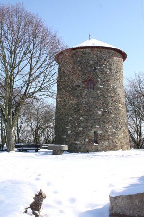 Fritzdorfer Mühlenturm (Foto: Margrit Märtens) Fritzdorfer Mühlenturm (Foto: Heinz Contzen)