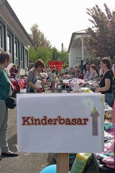 Schon vor der Kita-Tür gab’s viel zu entdecken. Schon vor der Kita-Tür gab’s viel zu entdecken.