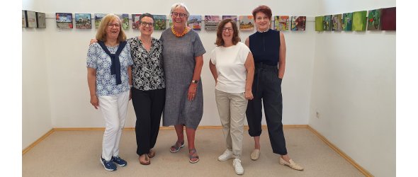 Künstlerinnen im Atelier 1880 (v.l.) Claudia Becher, Ina Lehnertz, Hiltrud Westheide, Beatrix Mursch und Beate Meffert-Schmengler Künstlerinnen im Atelier 1880 (v.l.) Claudia Becher, Ina Lehnertz, Hiltrud Westheide, Beatrix Mursch und Beate Meffert-Schmengler
