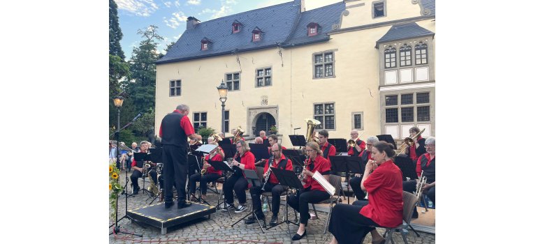 Die Berkumer Dorfmusikanten unter der Leitung von Werner Taller