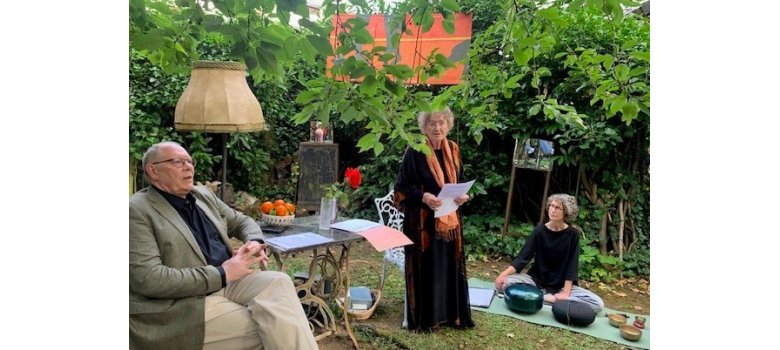 In Clevers Bildergarten: Die Lesung „Haiku und Konsorten“ mit Ursula Contzen, als Zweitstimme Dr. Dieter Braun und musikalischer Begleitung durch Anne Kordes-Pistorius, begeisterte das Publikum In Clevers Bildergarten: Die Lesung „Haiku und Konsorten“ mit Ursula Contzen, als Zweitstimme Dr. Dieter Braun und musikalischer Begleitung durch Anne Kordes-Pistorius, begeisterte das Publikum