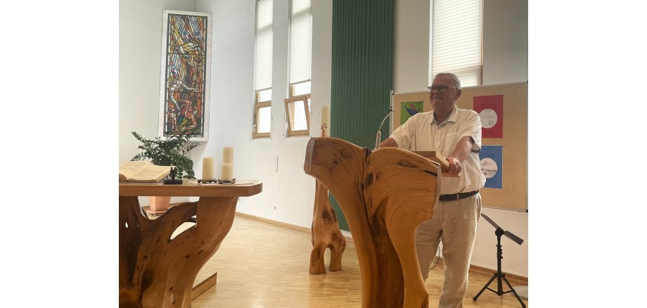 Udo Eschenbach amüsierte erneut mit seinen Gedichten und Kurzgeschichten Udo Eschenbach amüsierte erneut mit seinen Gedichten und Kurzgeschichten
