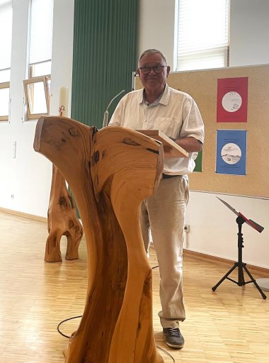 Mit einem Schmunzeln im Gesicht widmete Udo Eschenbach sich den kleinen Missständen des menschlichen Lebens Mit einem Schmunzeln im Gesicht widmete Udo Eschenbach sich den kleinen Missständen des menschlichen Lebens