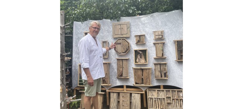 Andreas Grimm präsentiert einige seiner Arbeiten Andreas Grimm präsentiert einige seiner Arbeiten