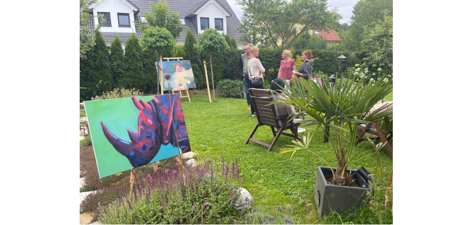 Ausstellung mit Malerei und Fotografie in Annika Kellerbachs Garten Ausstellung mit Malerei und Fotografie in Annika Kellerbachs Garten