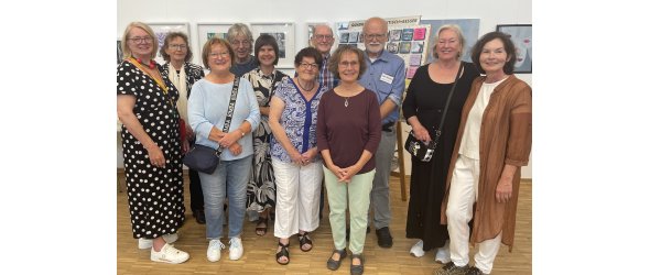 Gruppenfoto mit allen Künstlerinnen und Künstlern Gruppenfoto mit allen Künstlerinnen und Künstlern
