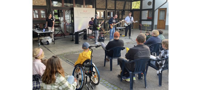 Auch die Lehrer spielten in einer Band