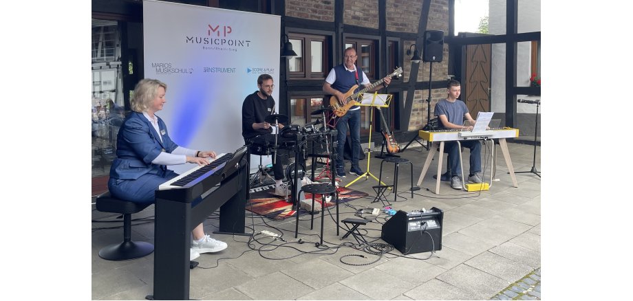 Die Schülerband von Marios Musikschule