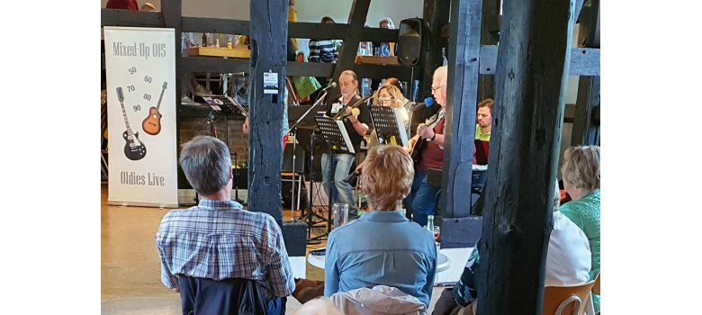 Gut besucht - der Köllenhof beim Auftritt von Mixed up 015 Gut besucht - der Köllenhof beim Auftritt von Mixed up 015