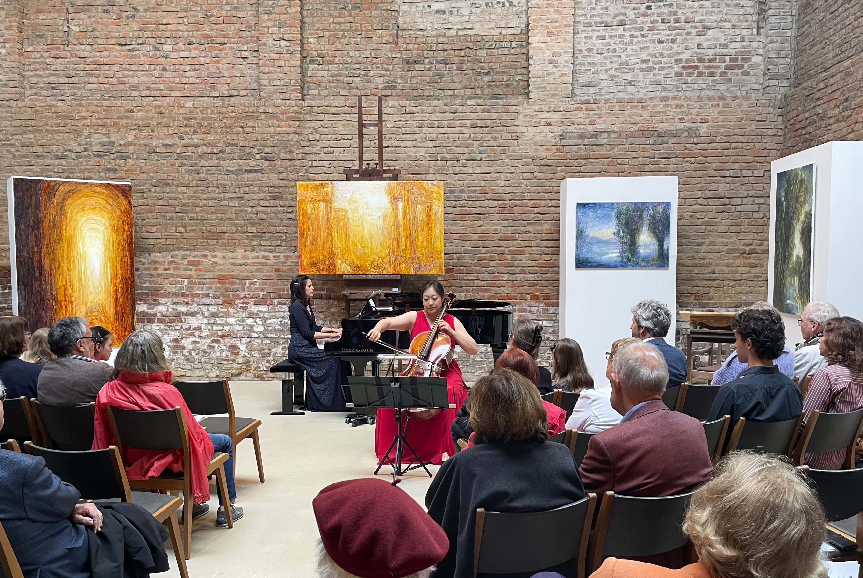 Gabriela Pullen (Klavier) und Hyewon Lee-Scholl (Cello) begeisterten mit ihrer „Musikalischen Reise durch Spanien“ das Publikum