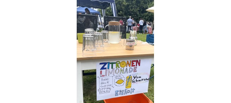 Selbstgemachte Limonade von den Kindern vom Schmitzhof Selbstgemachte Limonade von den Kindern vom Schmitzhof