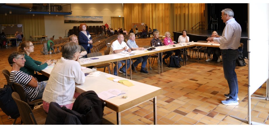 Sozialraumkonferenz: In Arbeitsgruppen wurden verschiedene Themenbereiche erörtert. Sozialraumkonferenz: In Arbeitsgruppen wurden verschiedene Themenbereiche erörtert. (Blick auf eine Arbeitsgruppe)