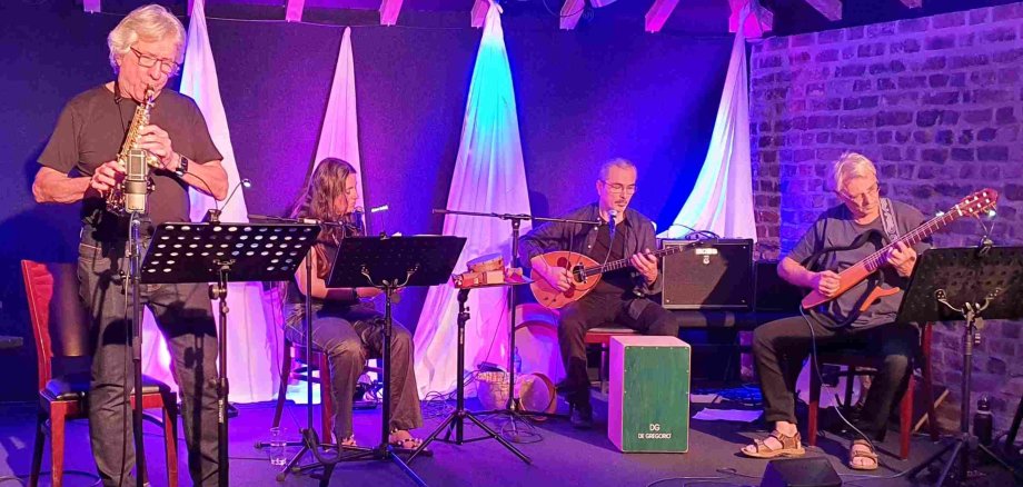 Open Scores Orchestra – mit (v.l.) Peter Trier-Hesse, Ioanna Giannaki, Mehmet Akman und Rainer Goergen. (Foto: Gemeinde Wachtberg/mf)