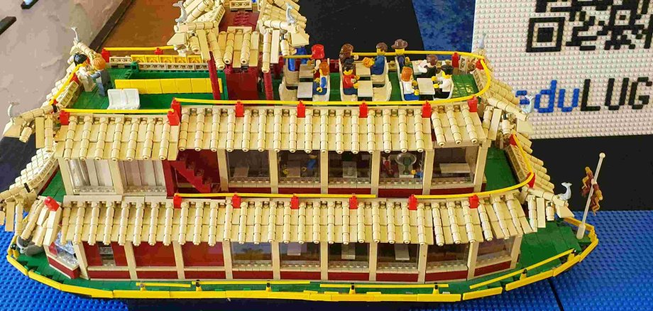 Gebaut aus rund 5000 Steinchen - das China-Schiff in Beuel. (Foto: Gemeinde Wachtberg/mf)